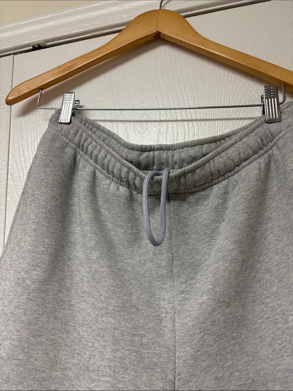 Aritzia Women’s Gray Fleece Shorts size Medium - Picture 3 of 4